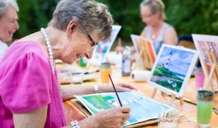 Activité dans une maison des seniors